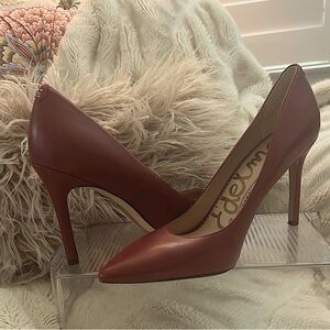 Sam Eldeman Hazel Pumps size 9m. French Burgundy. Brand new never worn.